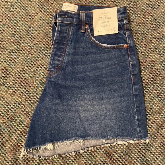 Abercrombie and Fitch “The Dad Short” High Rise Curve Love Women’s jean short 29 - Picture 5 of 6